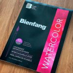 Bloc 15 hojas de papel para acuarela 9 x 12 pulgadas 146 gramos Bienfang en uso