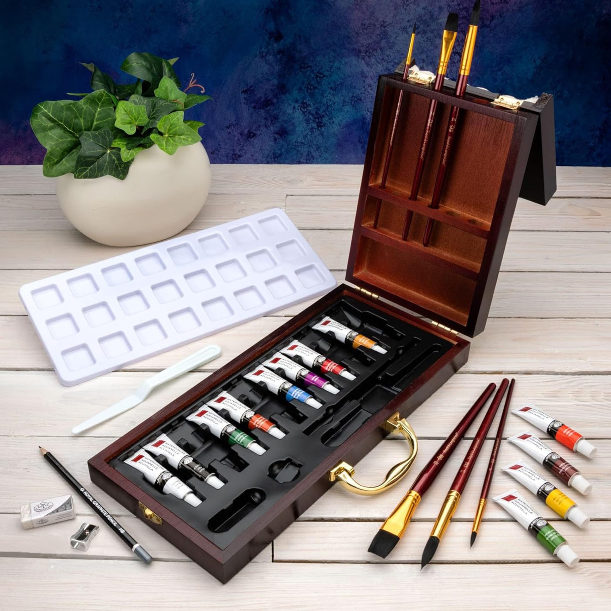 Set pinturas acuarelables con estuche de madera Royal & Langnickel en uso